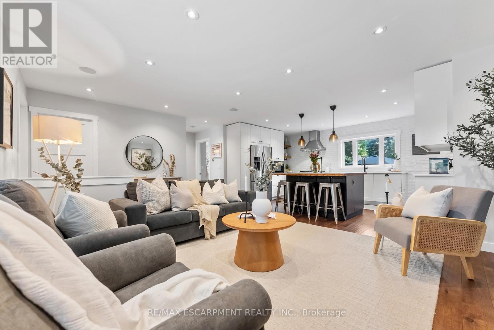 Photo 7 of 1270 Homewood Drive, Burlington ON