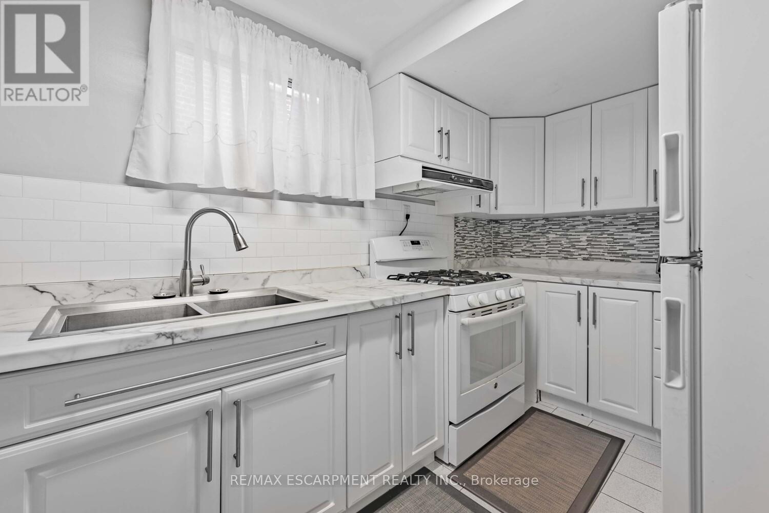 Photo 18 of 1227 Alexandra Avenue, Mississauga ON