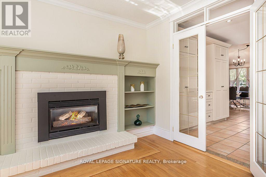 Photo 10 of 383 Maplehurst Avenue, Oakville ON