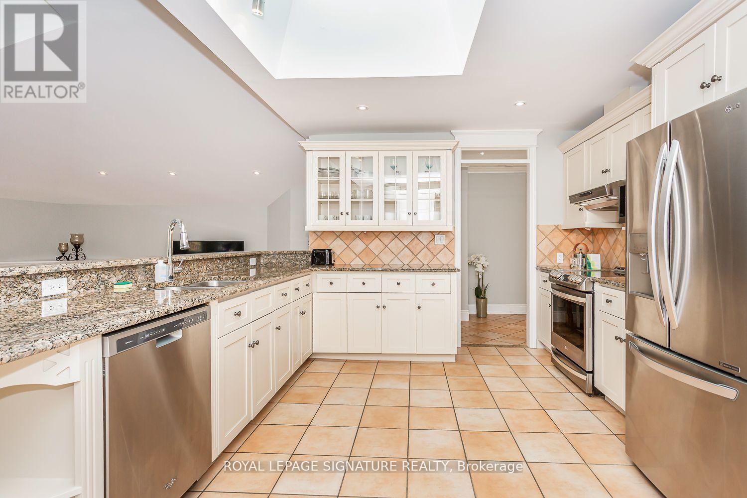 Photo 16 of 383 Maplehurst Avenue, Oakville ON