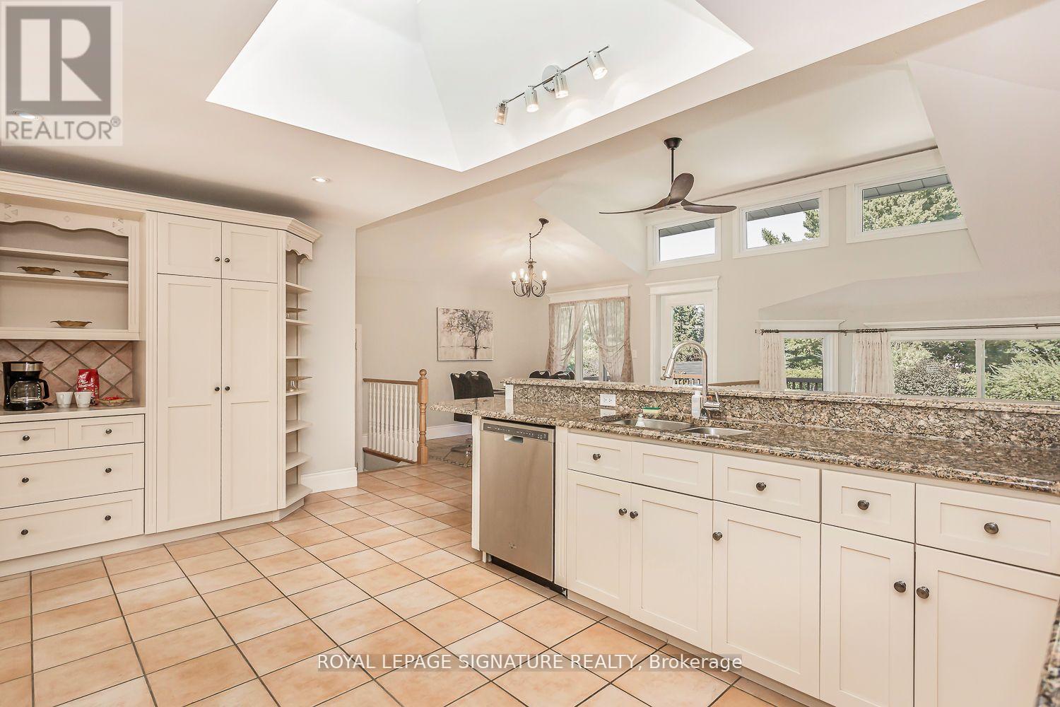 Photo 17 of 383 Maplehurst Avenue, Oakville ON