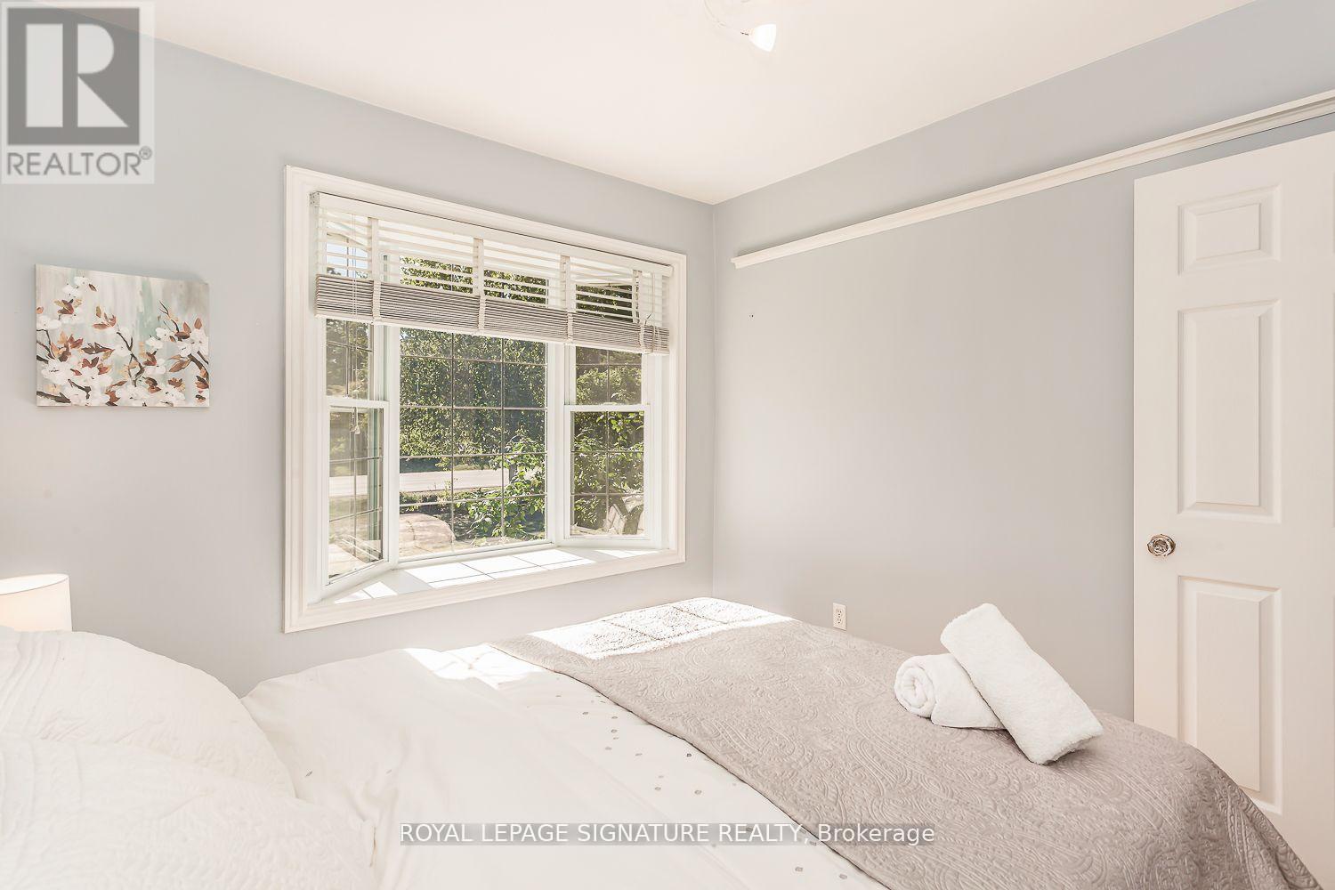 Photo 24 of 383 Maplehurst Avenue, Oakville ON