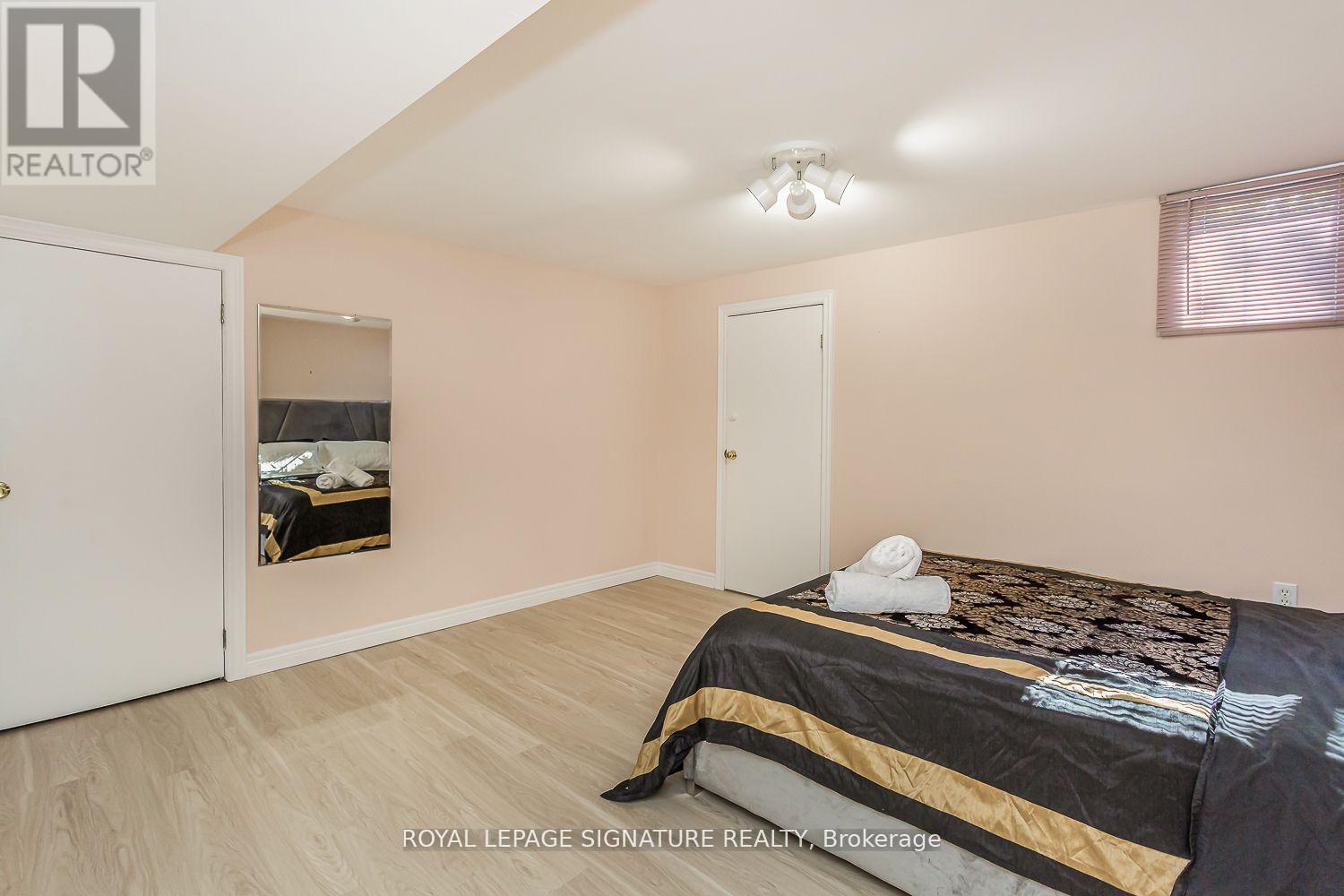 Photo 29 of 383 Maplehurst Avenue, Oakville ON