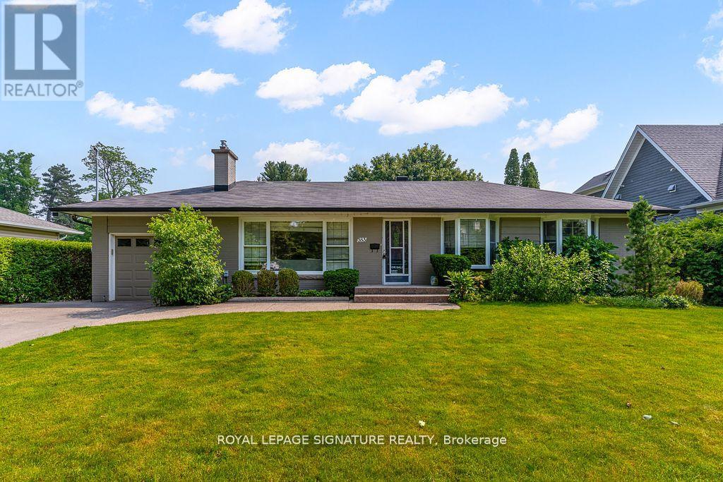 Photo 3 of 383 Maplehurst Avenue, Oakville ON