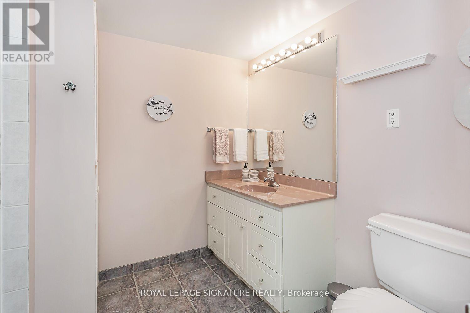 Photo 30 of 383 Maplehurst Avenue, Oakville ON