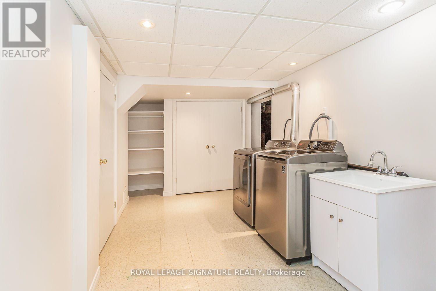 Photo 31 of 383 Maplehurst Avenue, Oakville ON