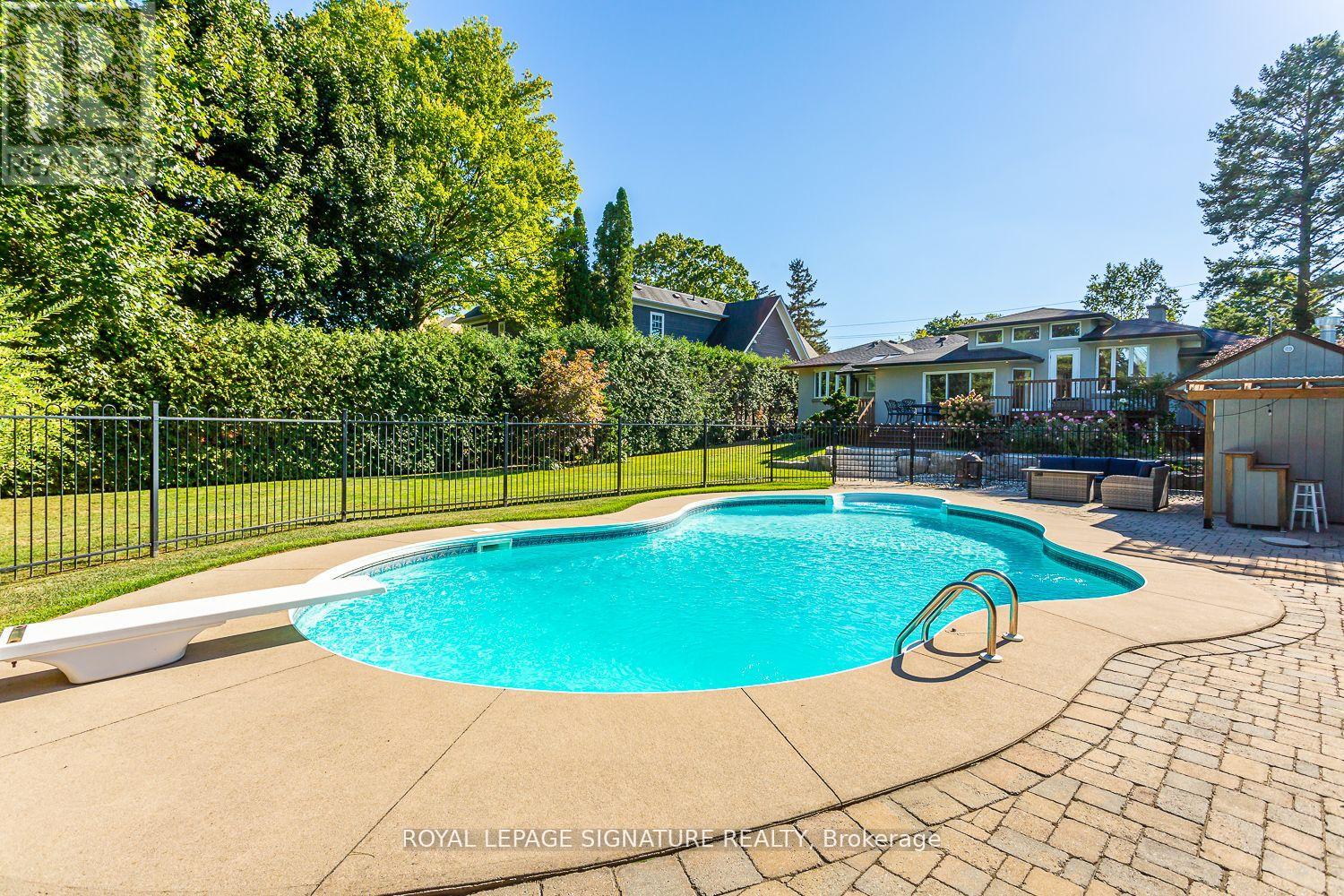 Photo 35 of 383 Maplehurst Avenue, Oakville ON