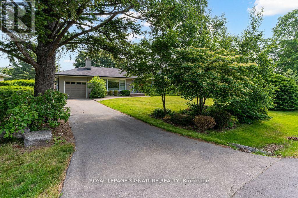 Photo 6 of 383 Maplehurst Avenue, Oakville ON