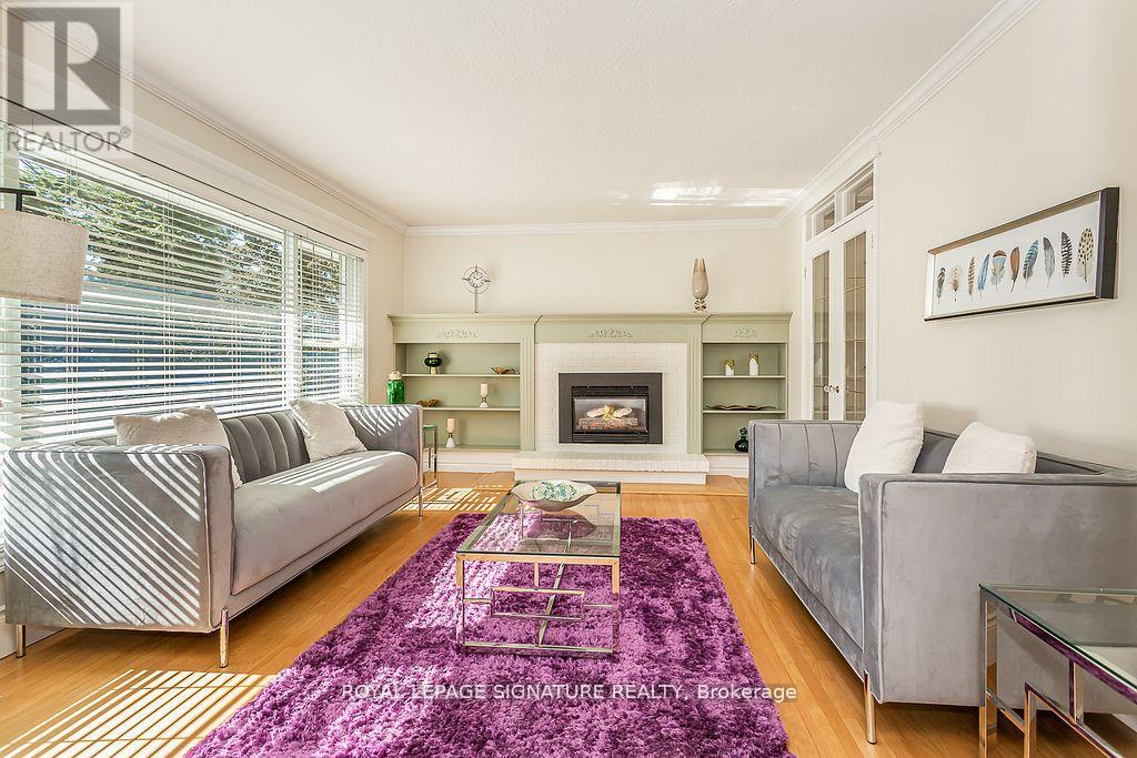 Photo 9 of 383 Maplehurst Avenue, Oakville ON