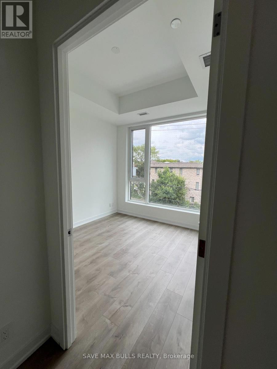 Photo 12 of 302 722 Marlee Avenue, Toronto ON