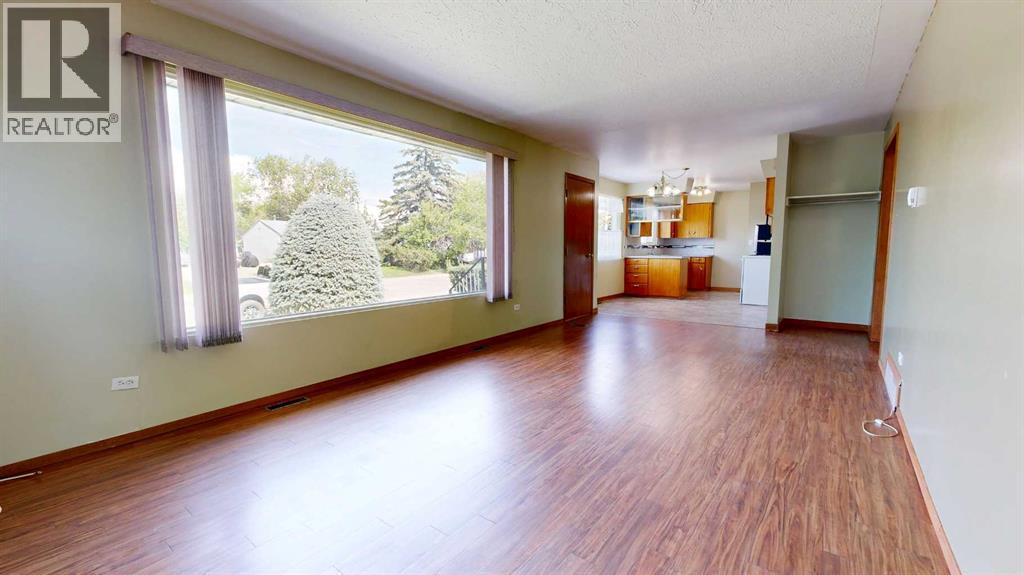 Photo 3 of 9523 99 Avenue, Grande Prairie AB