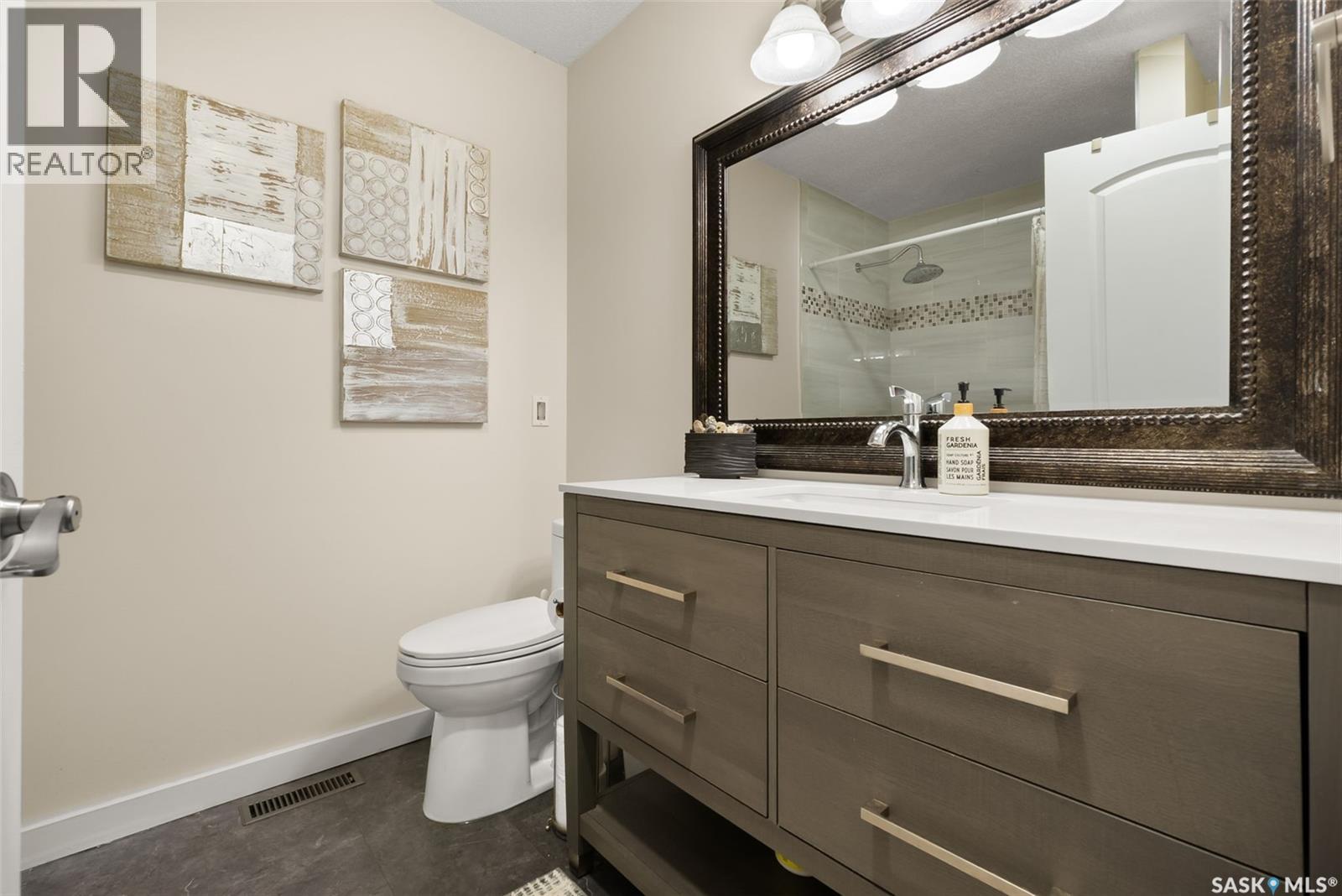 Photo 5 of 3339 Bloore Bay E, Regina SK