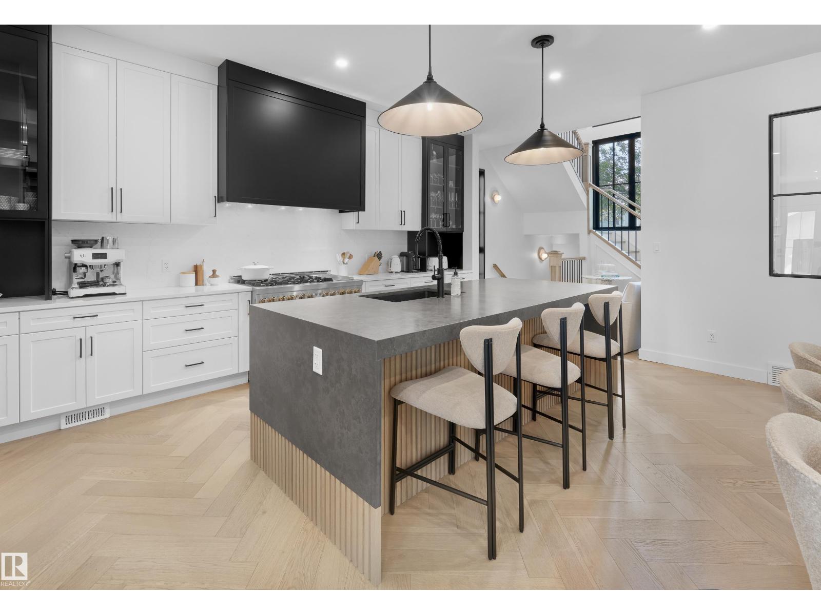 Photo 13 of 14018 104 Av Nw, Edmonton AB