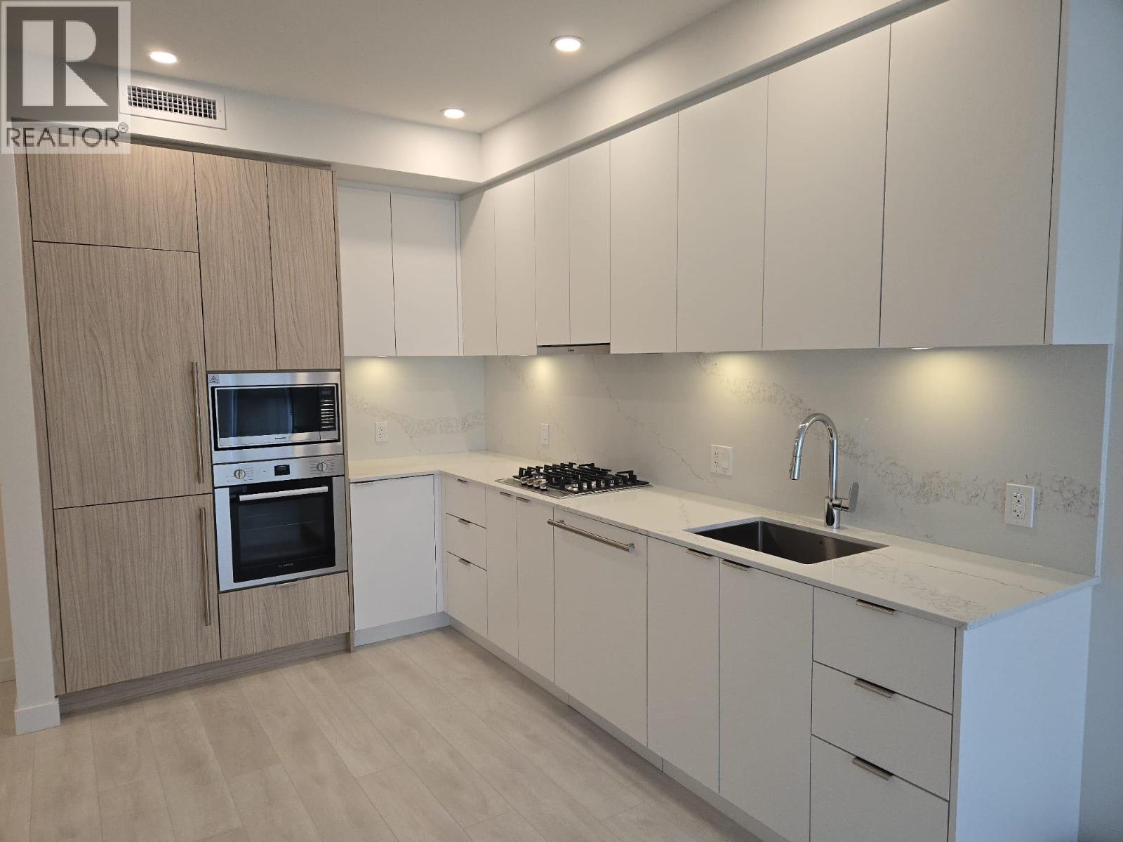 Photo 3 of 2801 537 Cottonwood Avenue, Coquitlam BC