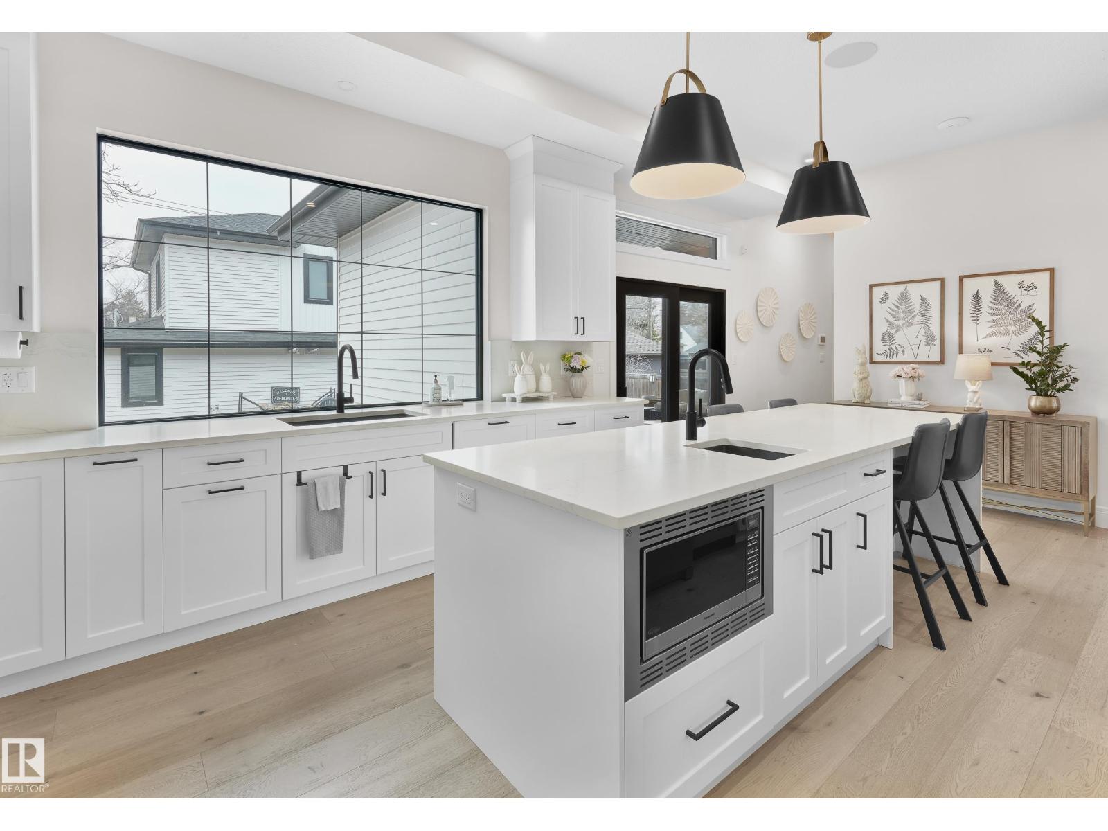 Photo 11 of 10934 131 St Nw, Edmonton AB