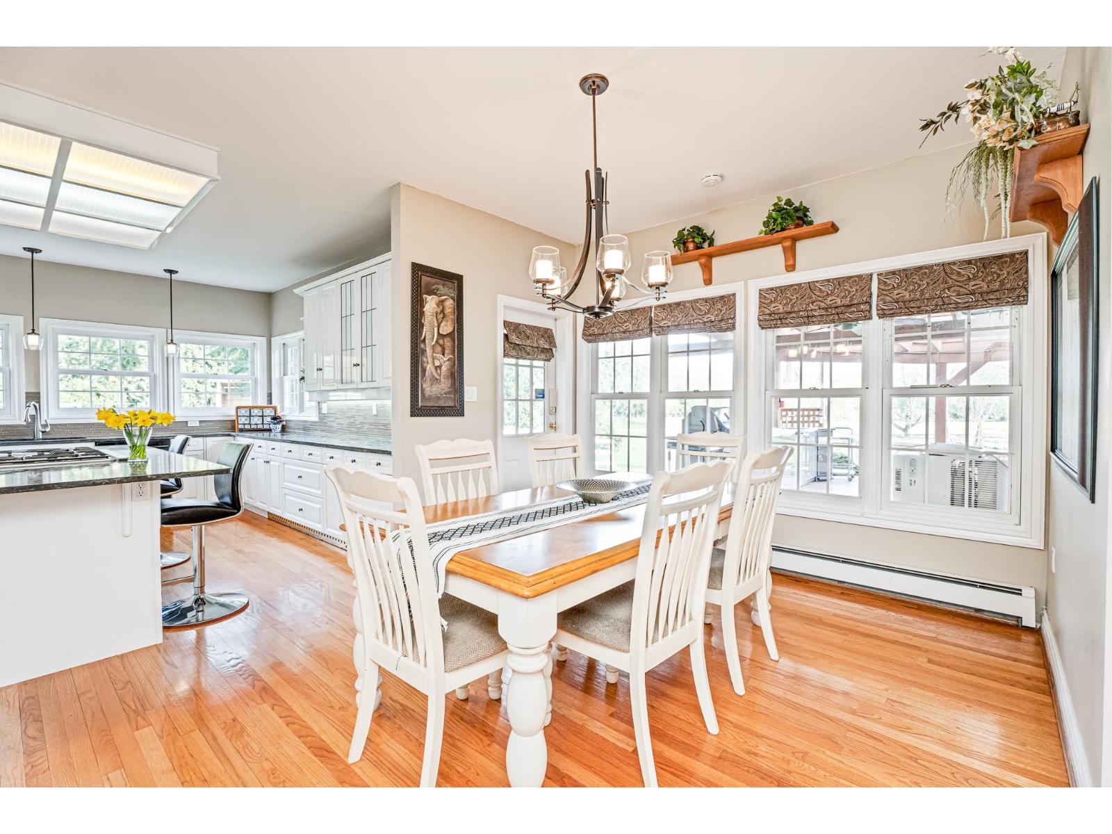 Photo 16 of 24920 30 Avenue, Langley BC