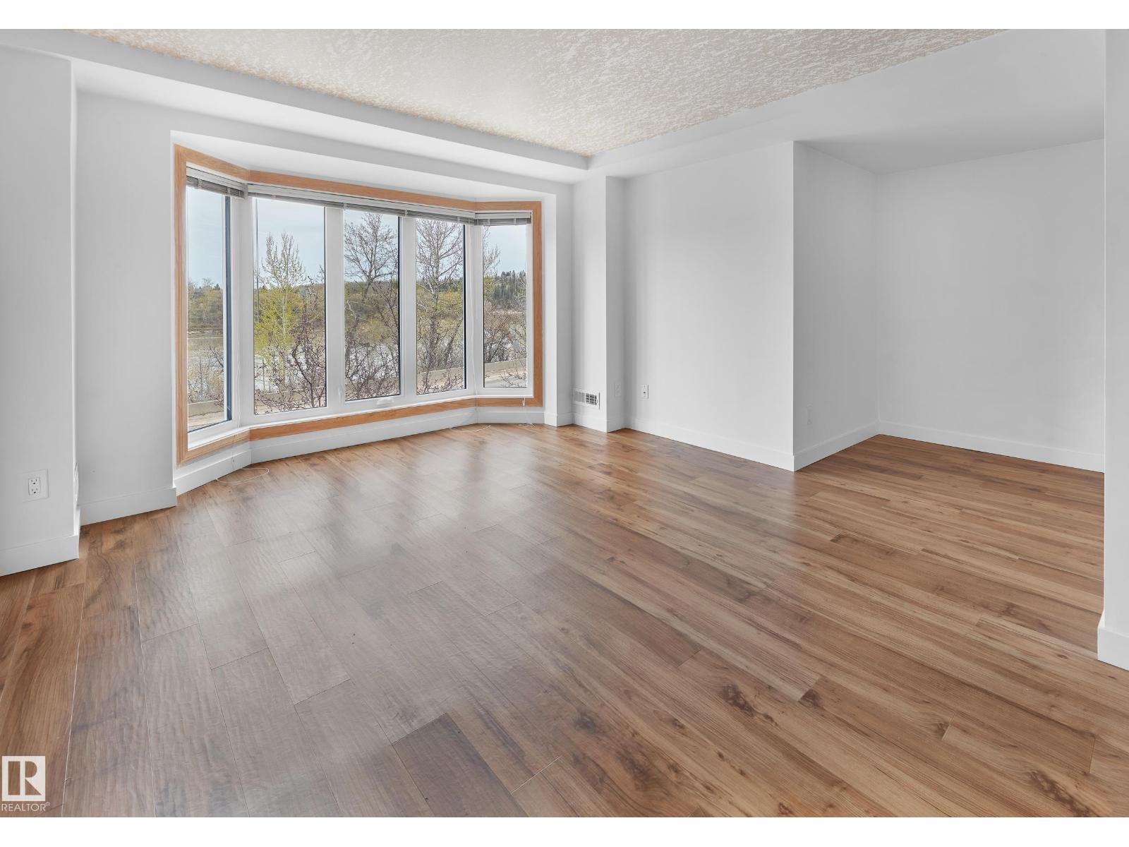 Photo 19 of 9021 98 Av Nw, Edmonton AB