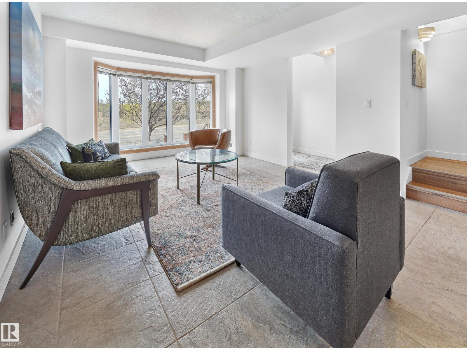 Photo 4 of 9021 98 Av Nw, Edmonton AB