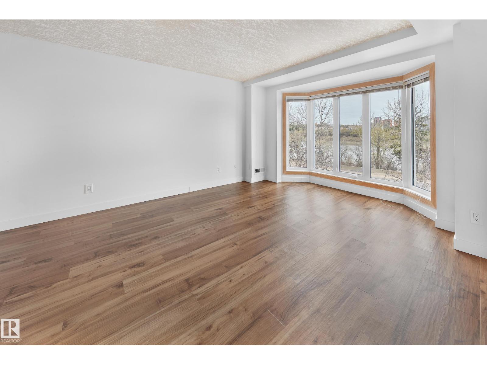 Photo 21 of 9021 98 Av Nw, Edmonton AB