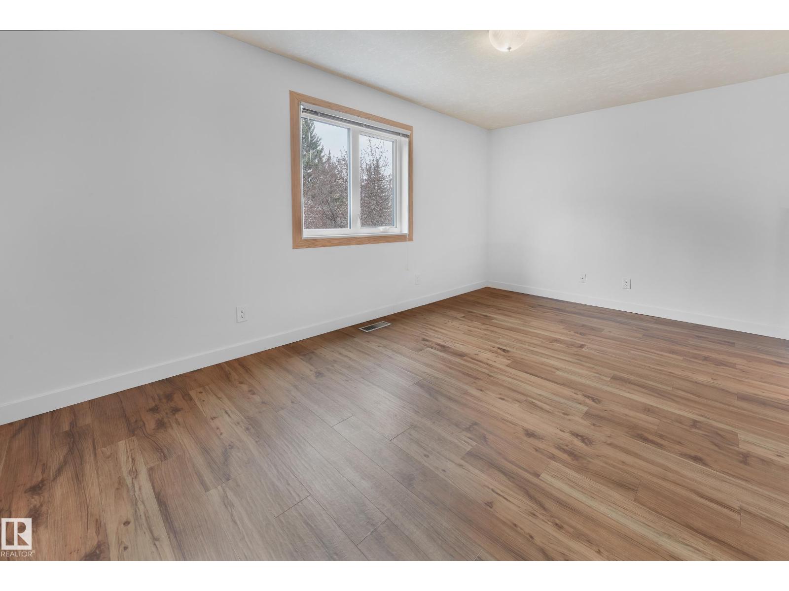 Photo 26 of 9021 98 Av Nw, Edmonton AB