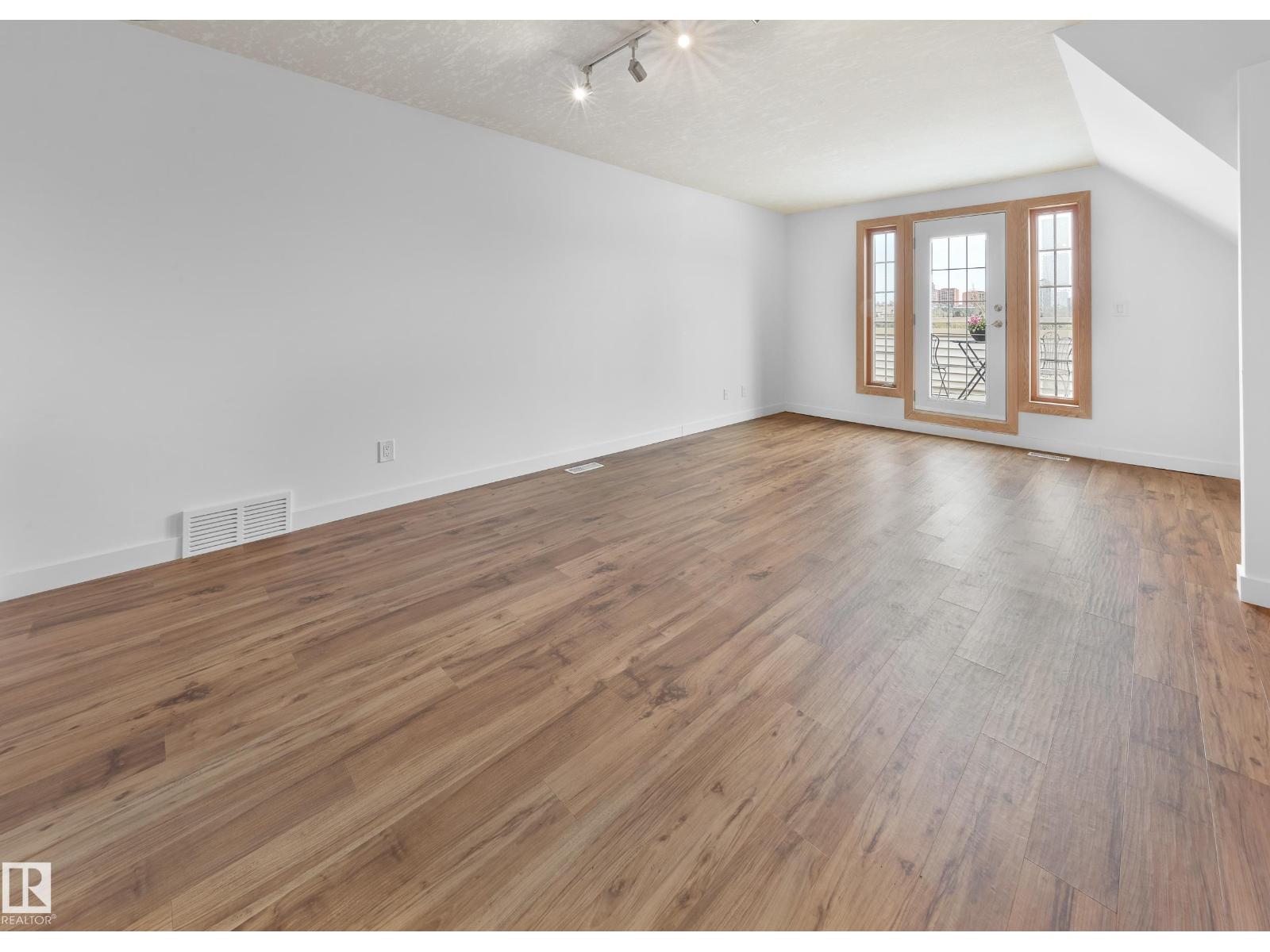 Photo 35 of 9021 98 Av Nw, Edmonton AB