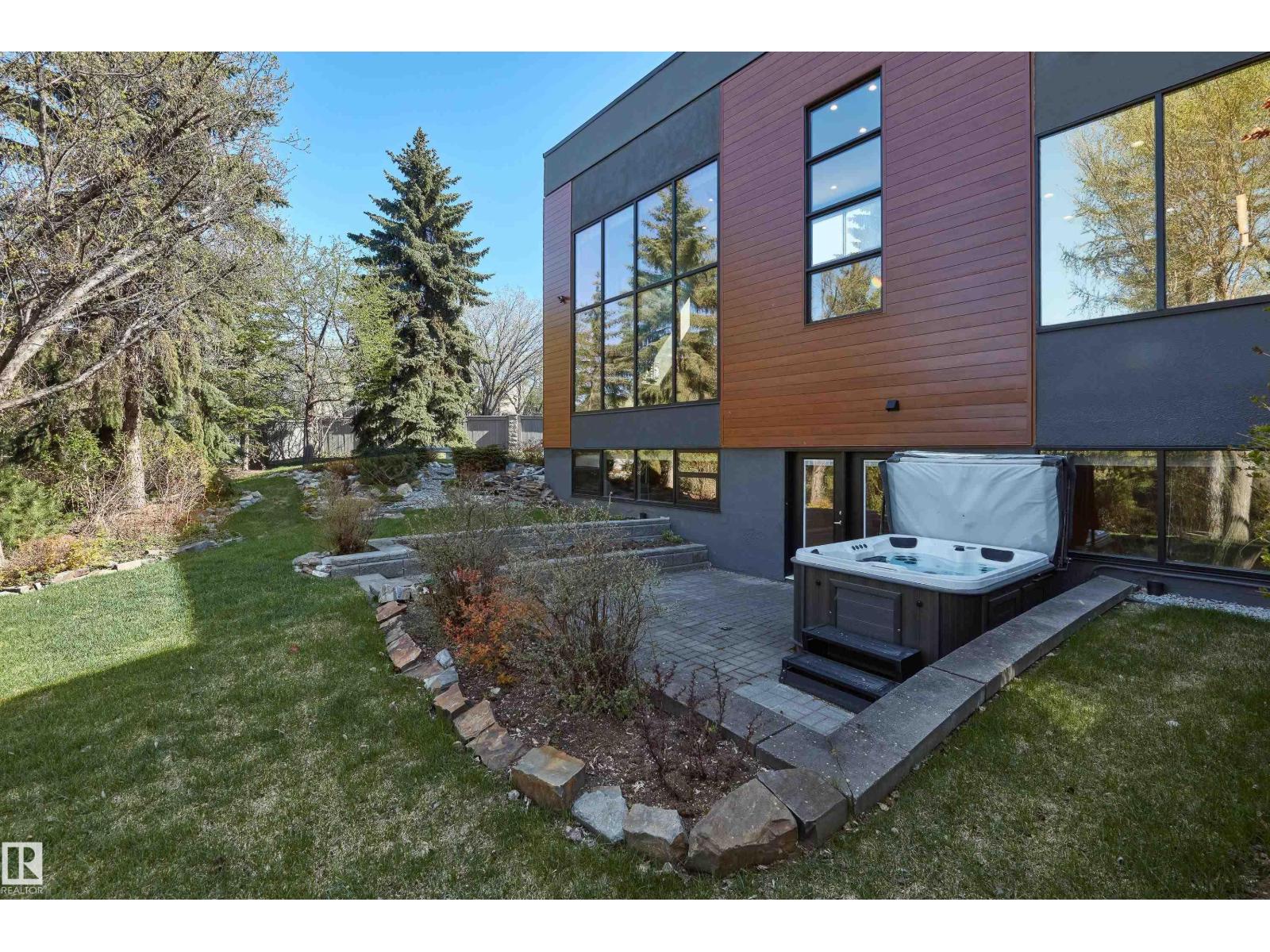 Photo 3 of 7 Patricia Pl Nw, Edmonton AB