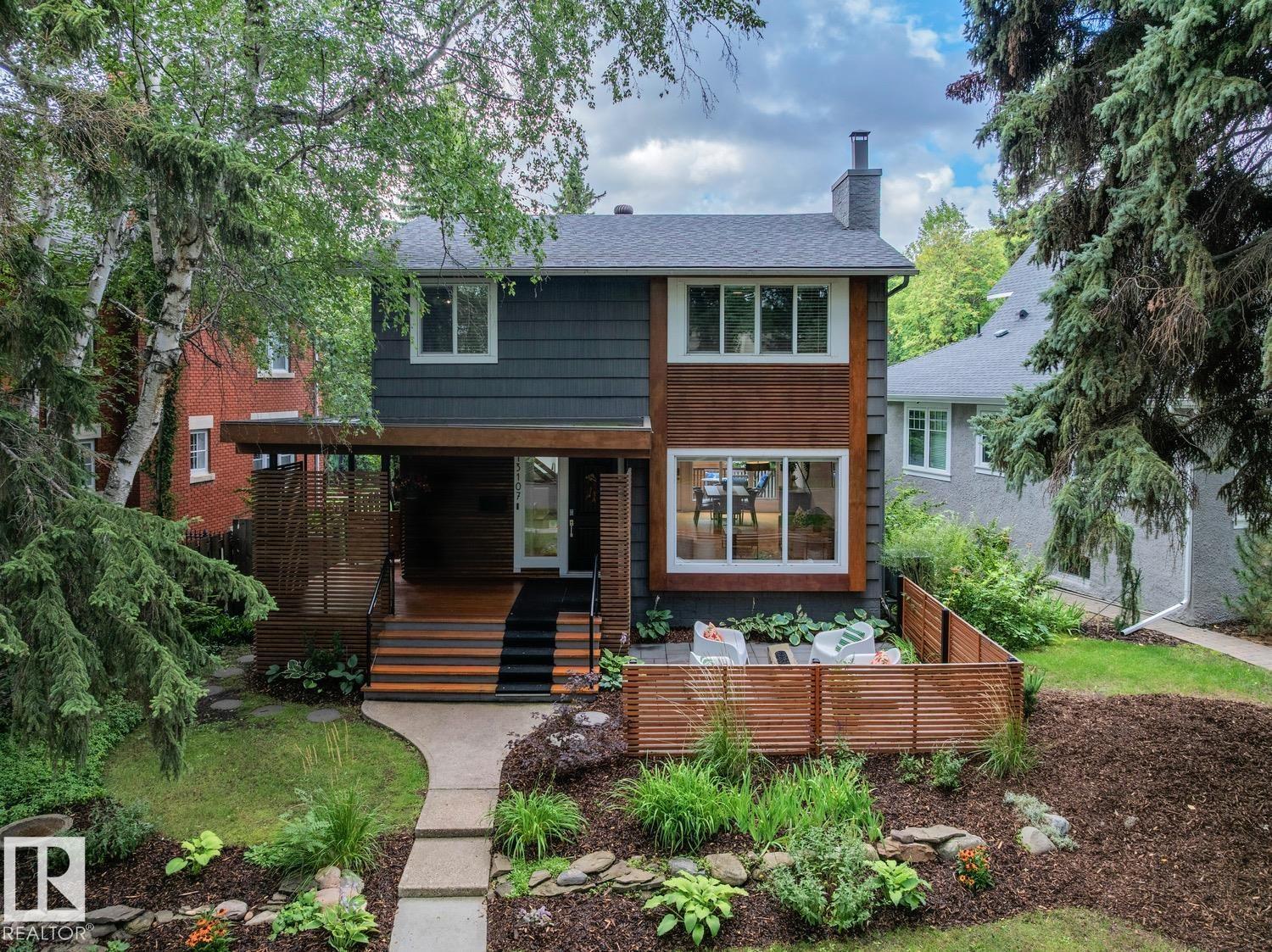 Photo 1 of 13107 Churchill Cr Nw, Edmonton AB