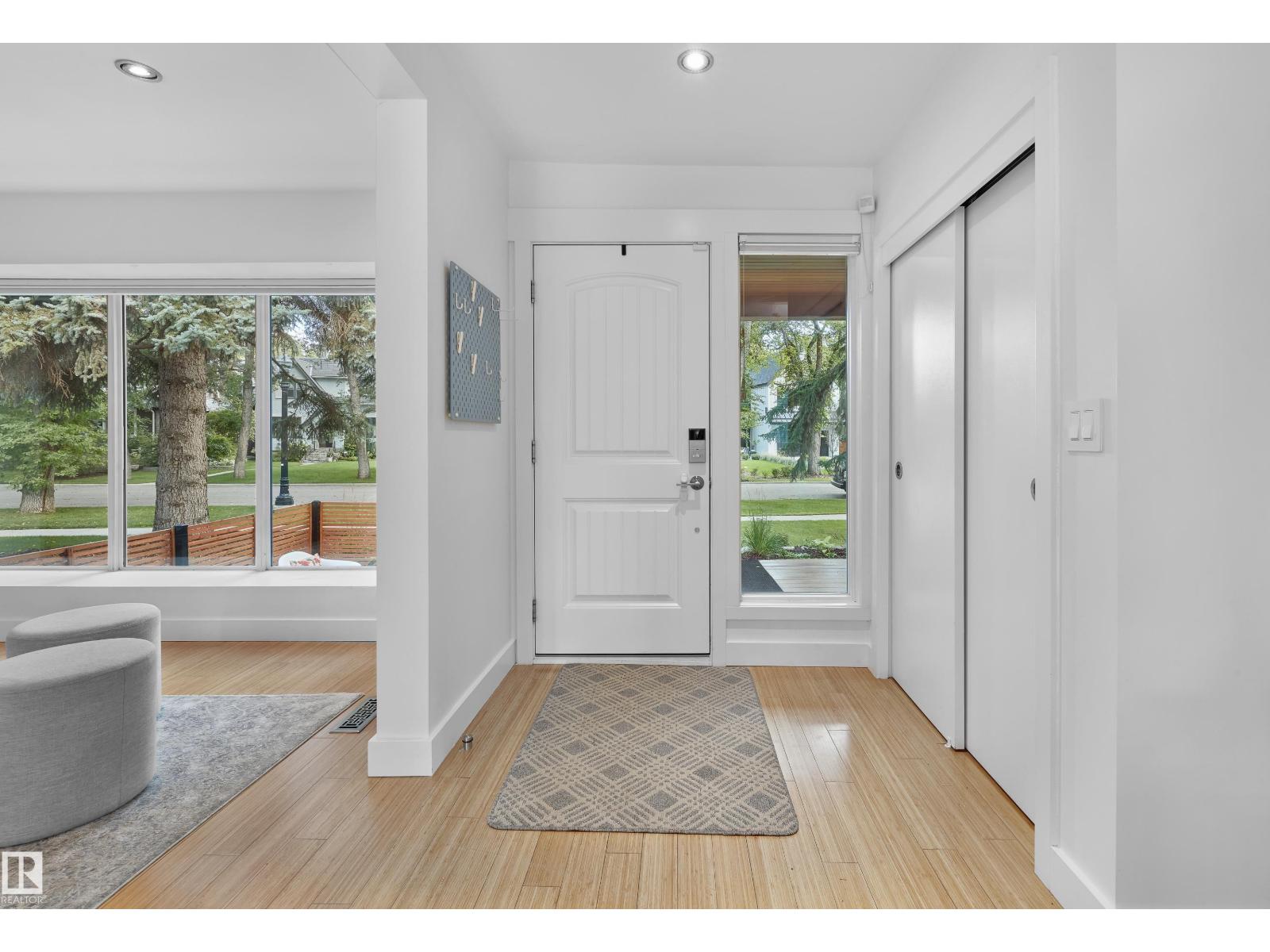 Photo 5 of 13107 Churchill Cr Nw, Edmonton AB