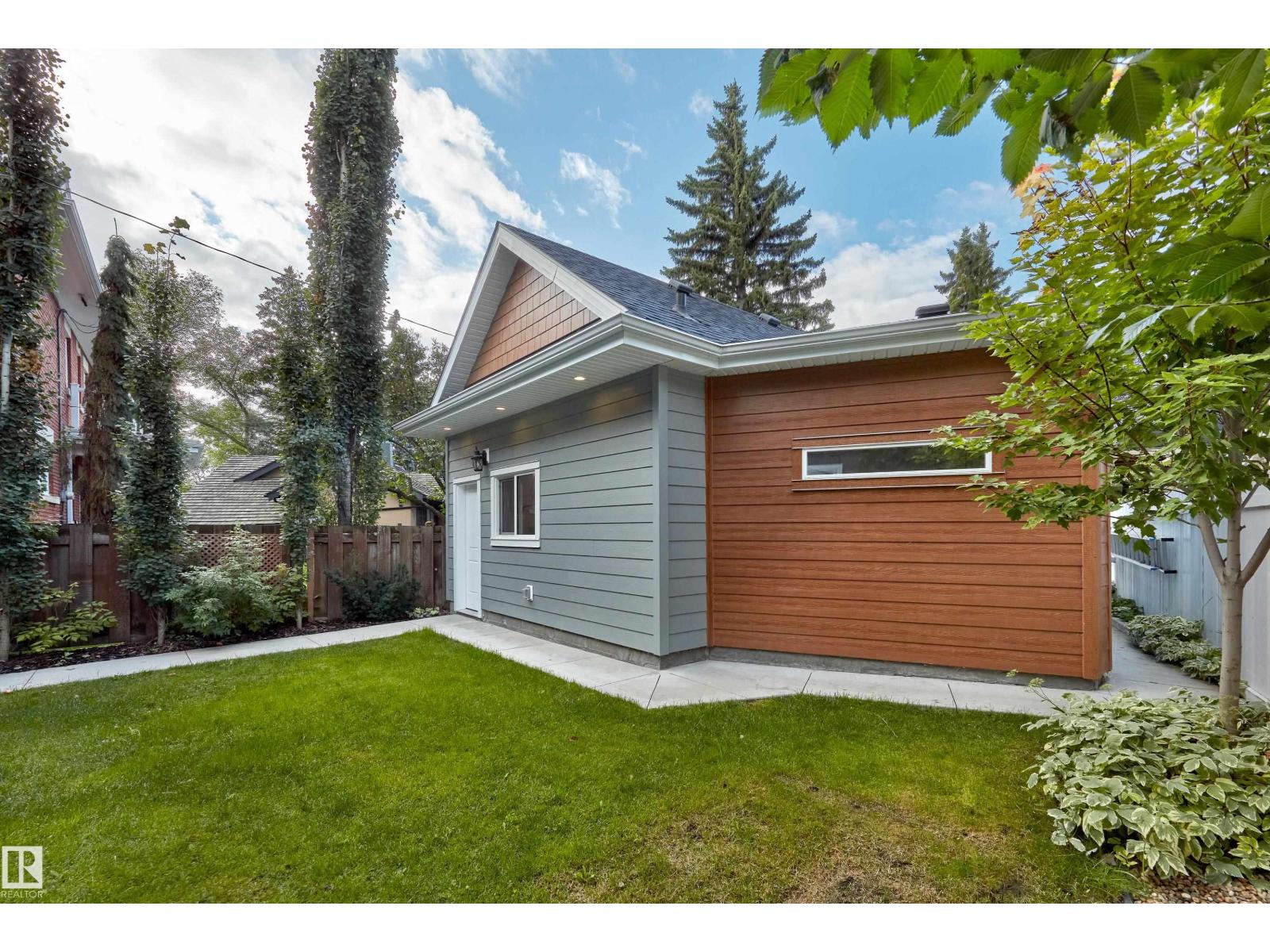 Photo 35 of 13107 Churchill Cr Nw, Edmonton AB