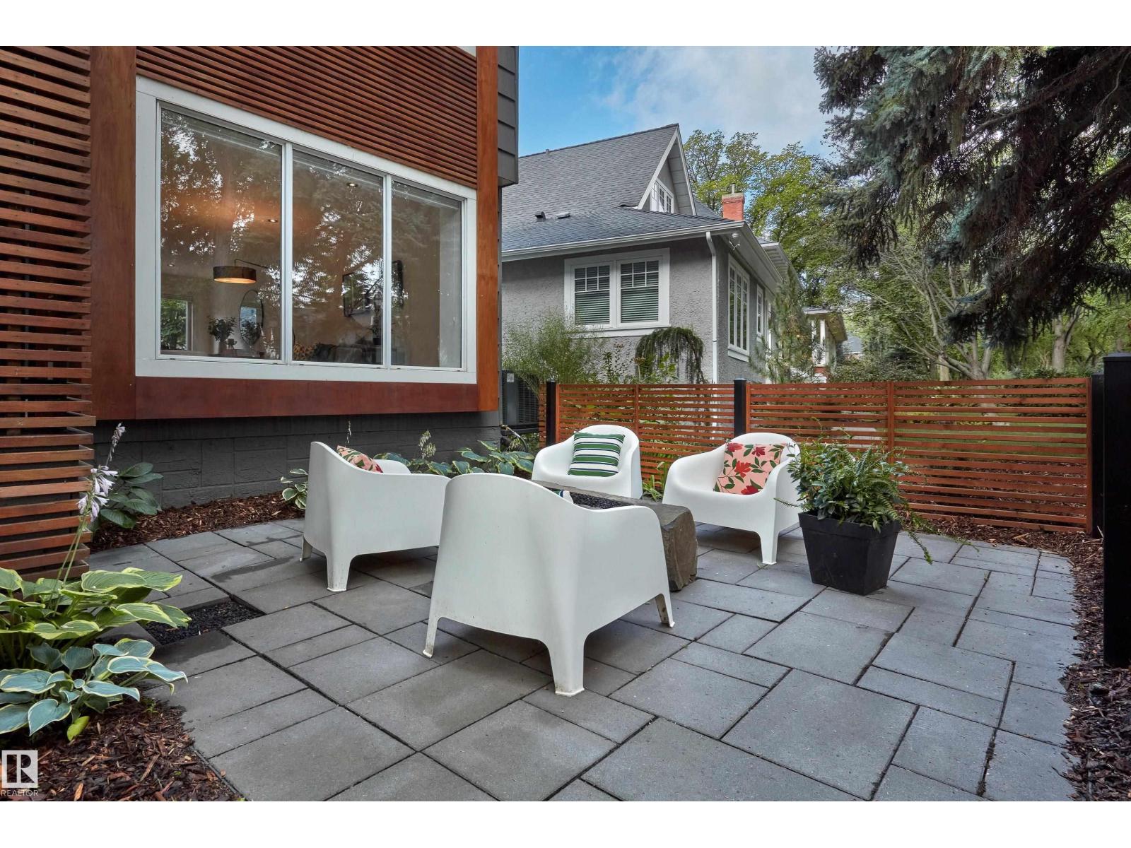 Photo 3 of 13107 Churchill Cr Nw, Edmonton AB
