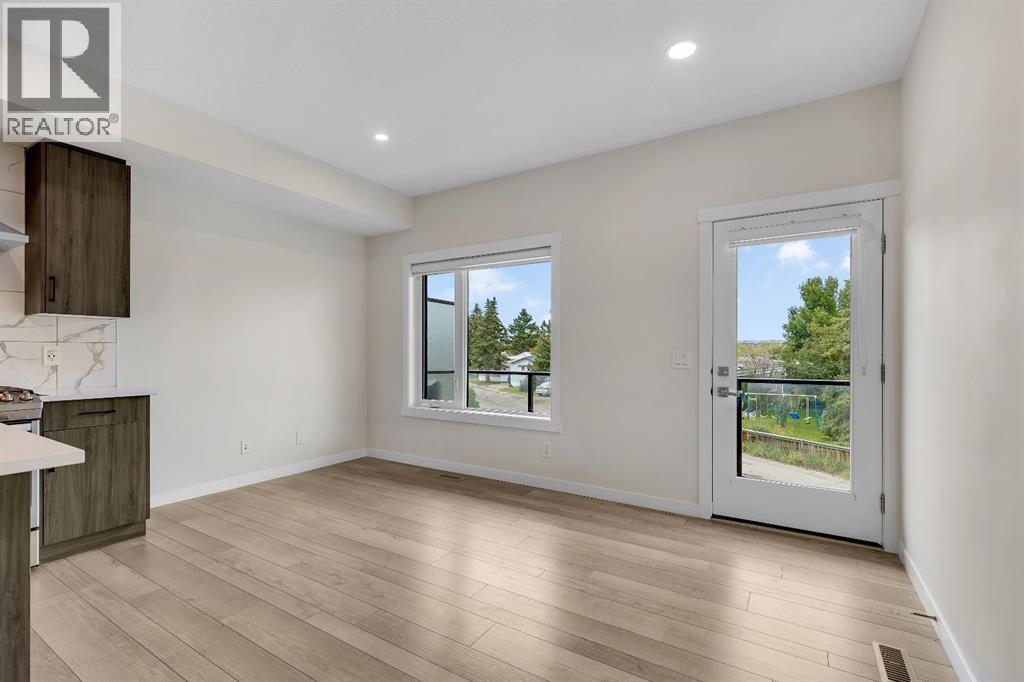 Single Family House for Sale in  Greenbriar Common NW Greenwood/Greenbriar Calgary 