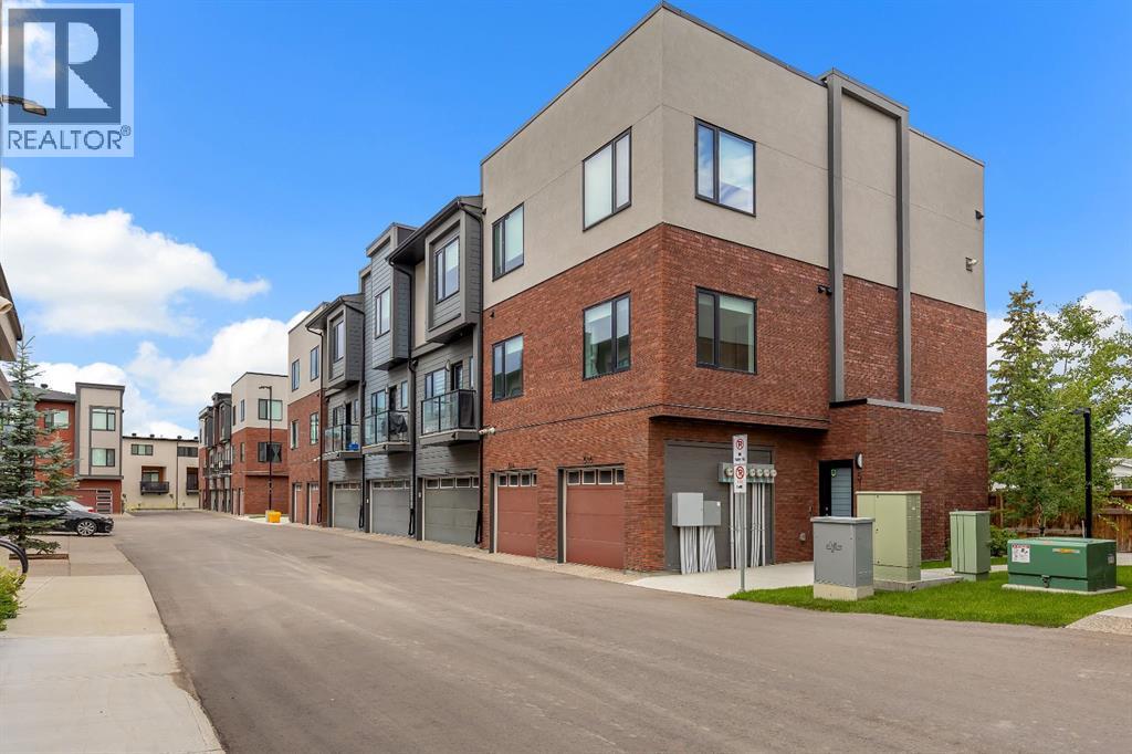 Single Family House for Sale in  Greenbriar Common NW Greenwood/Greenbriar Calgary 