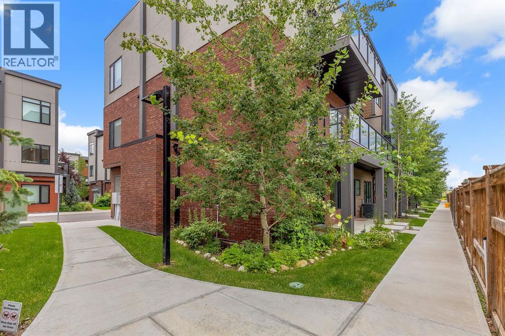 Single Family House for Sale in  Greenbriar Common NW Greenwood/Greenbriar Calgary 
