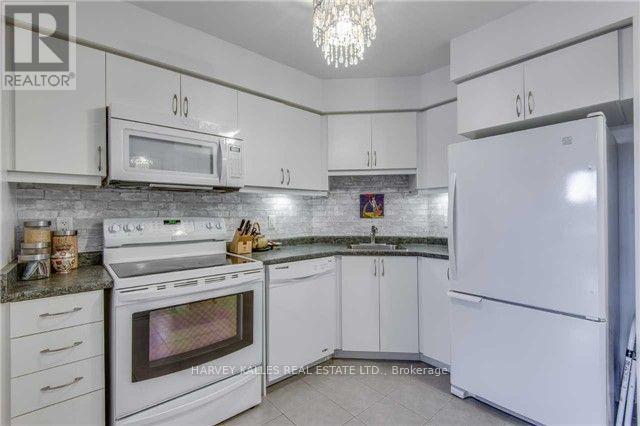 Photo 2 of 206 35 Saranac Boulevard, Toronto ON