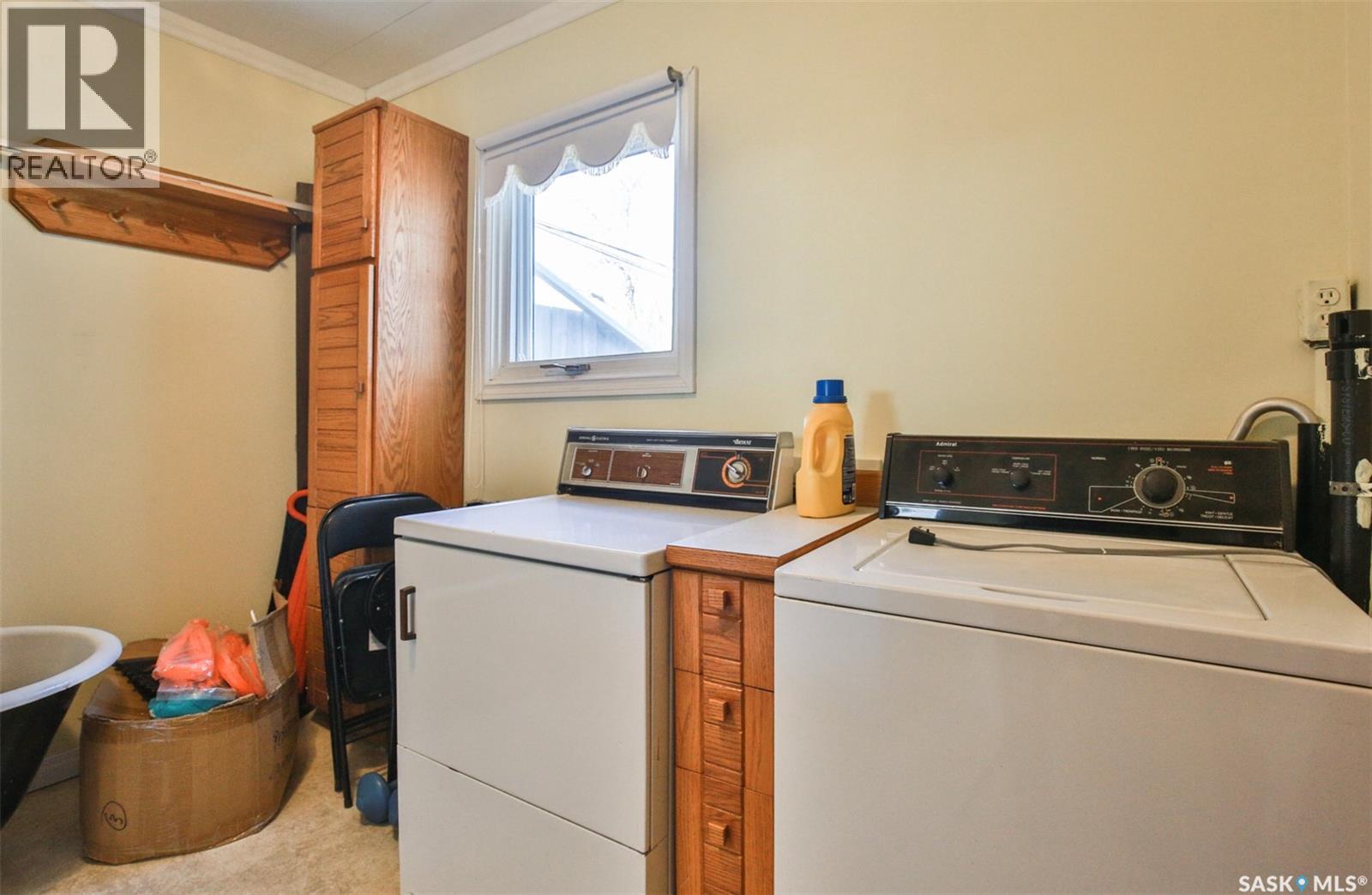 Photo 10 of 426 Fairford Street W, Moose Jaw SK