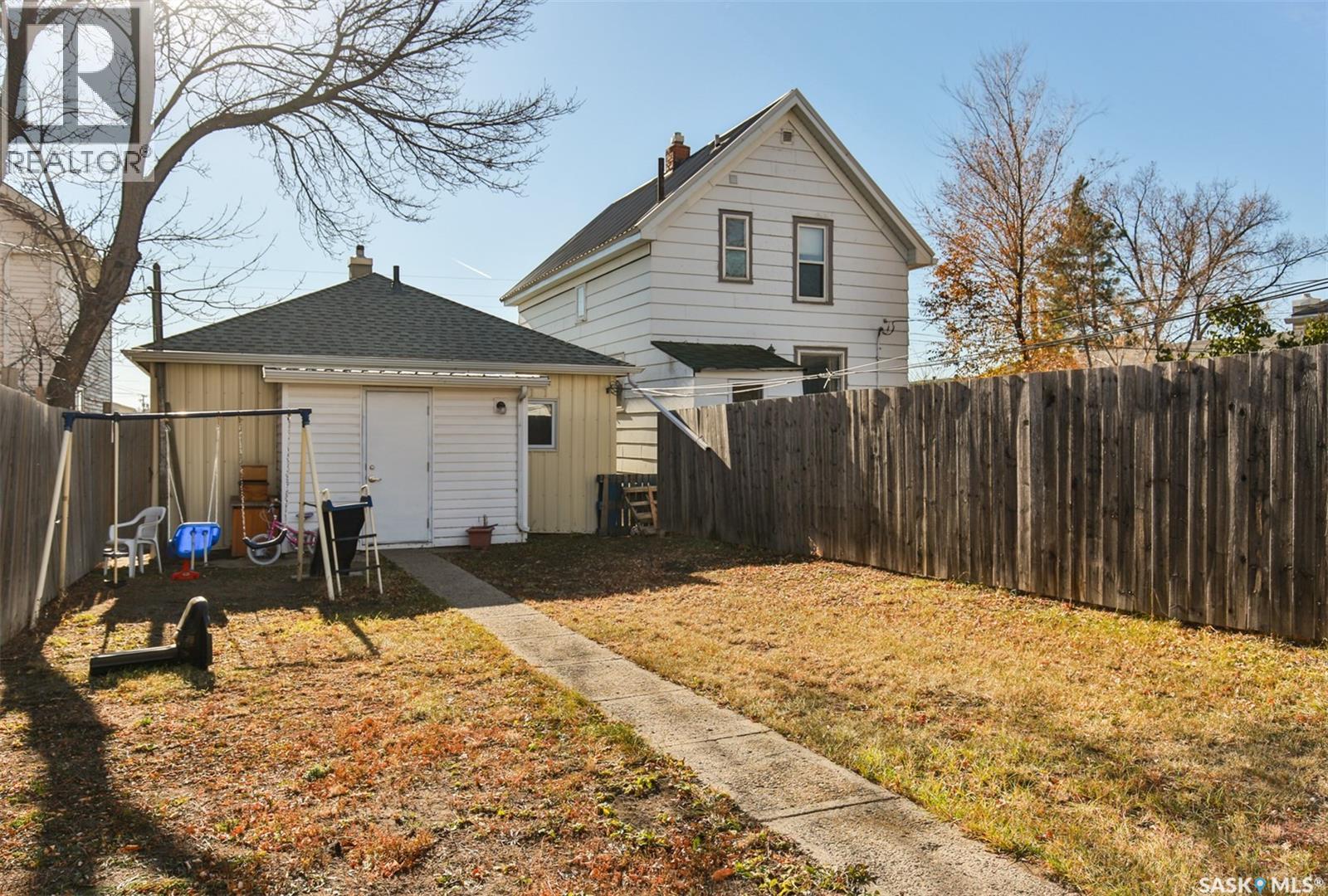 Photo 13 of 426 Fairford Street W, Moose Jaw SK