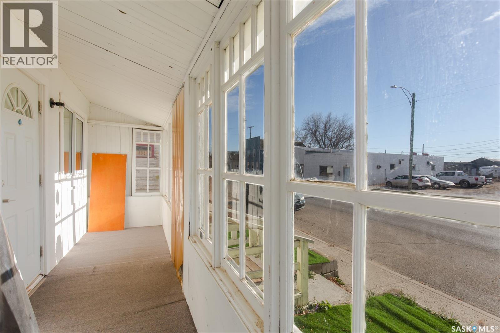 Photo 2 of 426 Fairford Street W, Moose Jaw SK