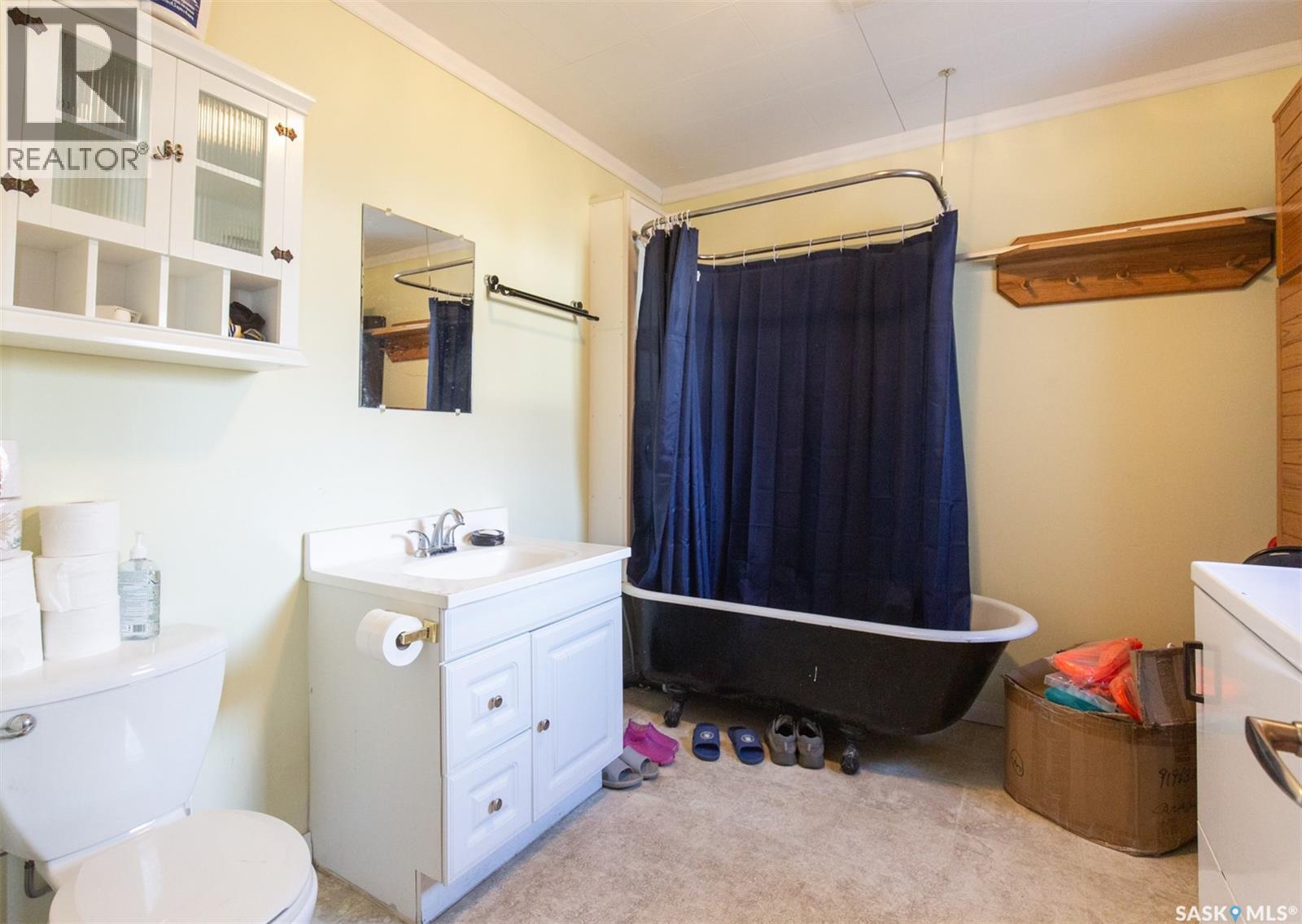 Photo 9 of 426 Fairford Street W, Moose Jaw SK