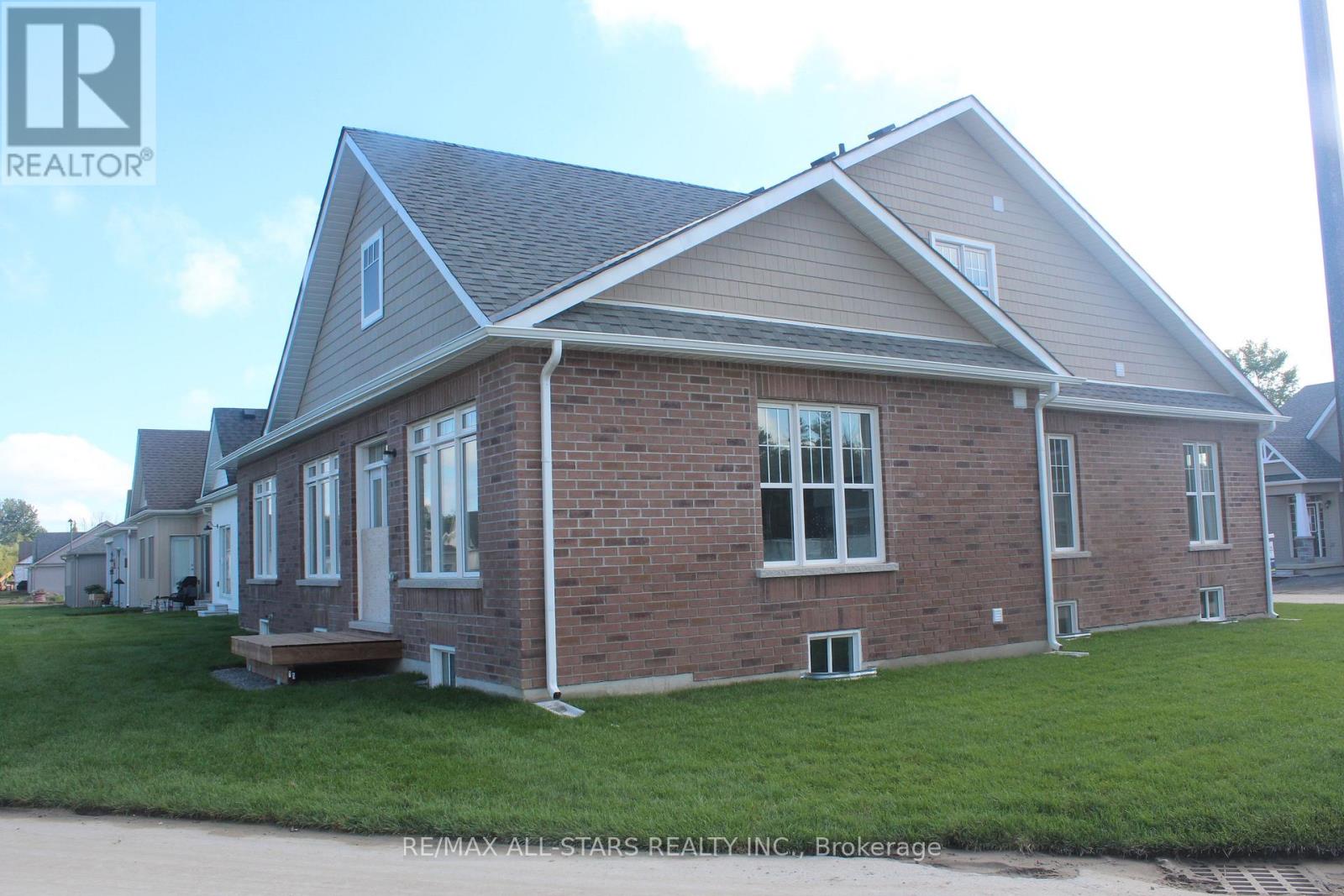 Photo 3 of 4 Palmira Drive, Georgina ON