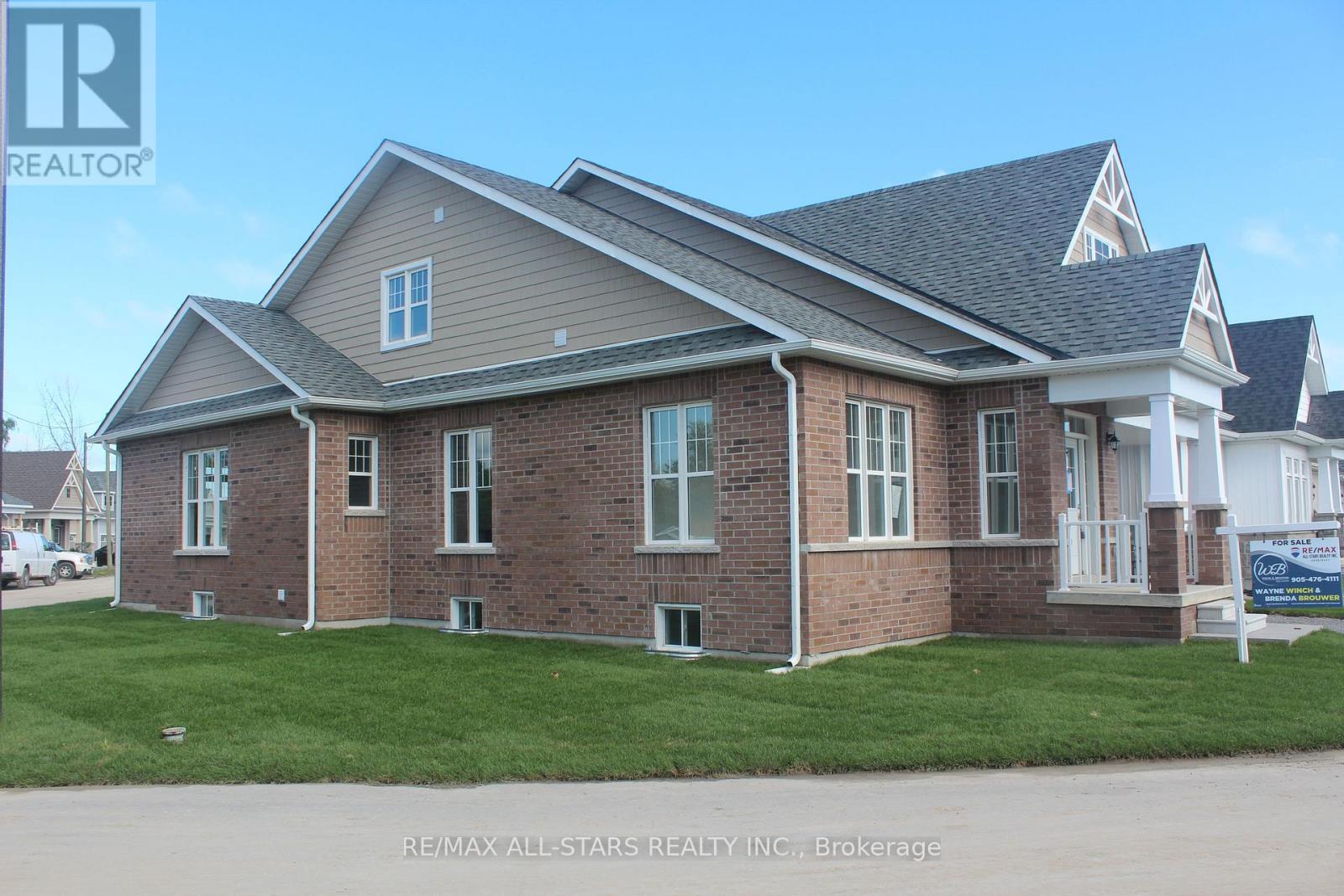 Photo 2 of 4 Palmira Drive, Georgina ON