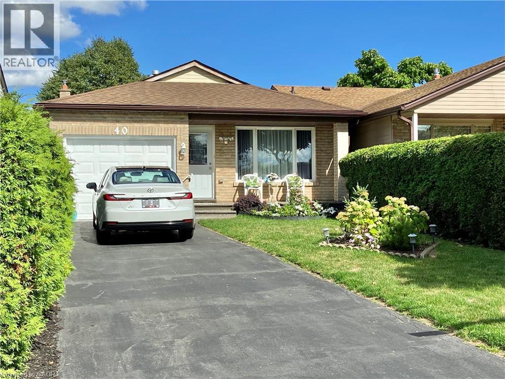 Photo 1 of 40 Lyton Crescent, Stoney Creek ON