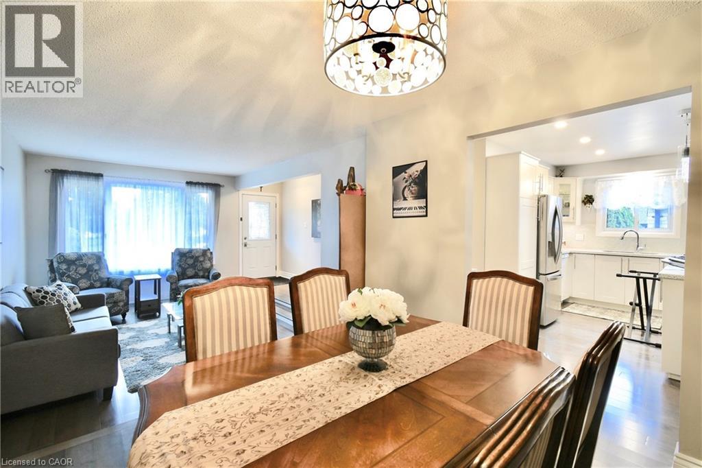 Photo 10 of 40 Lyton Crescent, Stoney Creek ON