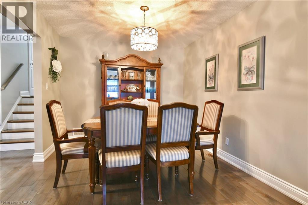 Photo 11 of 40 Lyton Crescent, Stoney Creek ON