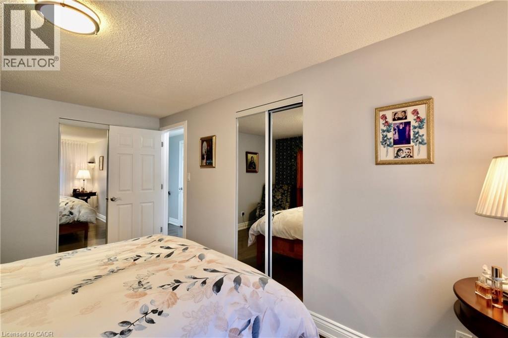 Photo 14 of 40 Lyton Crescent, Stoney Creek ON