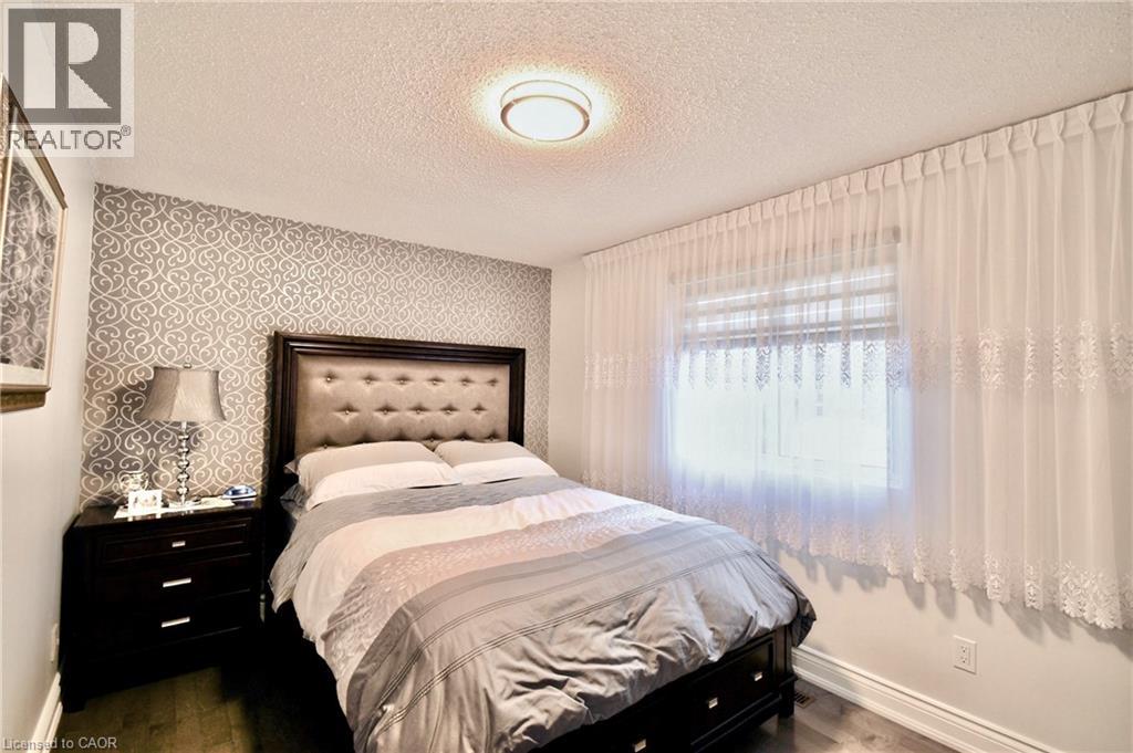 Photo 16 of 40 Lyton Crescent, Stoney Creek ON