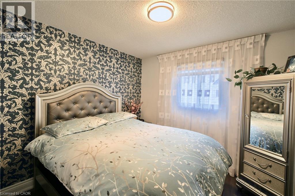 Photo 18 of 40 Lyton Crescent, Stoney Creek ON