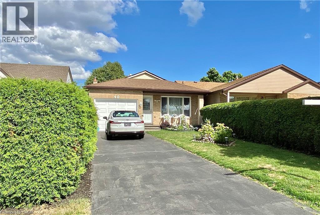 Photo 2 of 40 Lyton Crescent, Stoney Creek ON