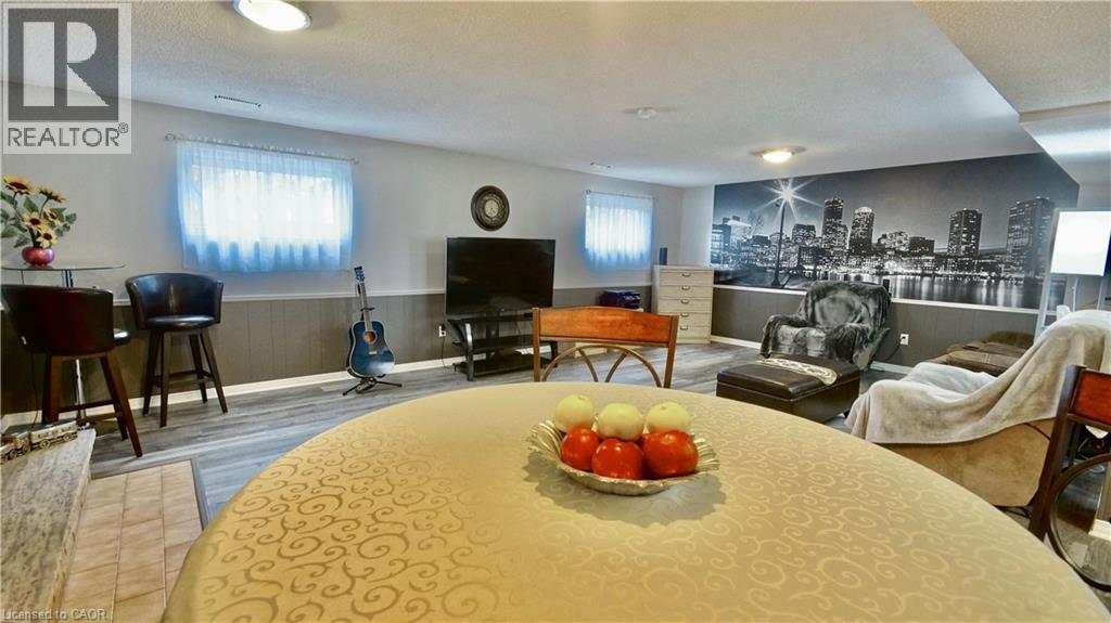 Photo 21 of 40 Lyton Crescent, Stoney Creek ON