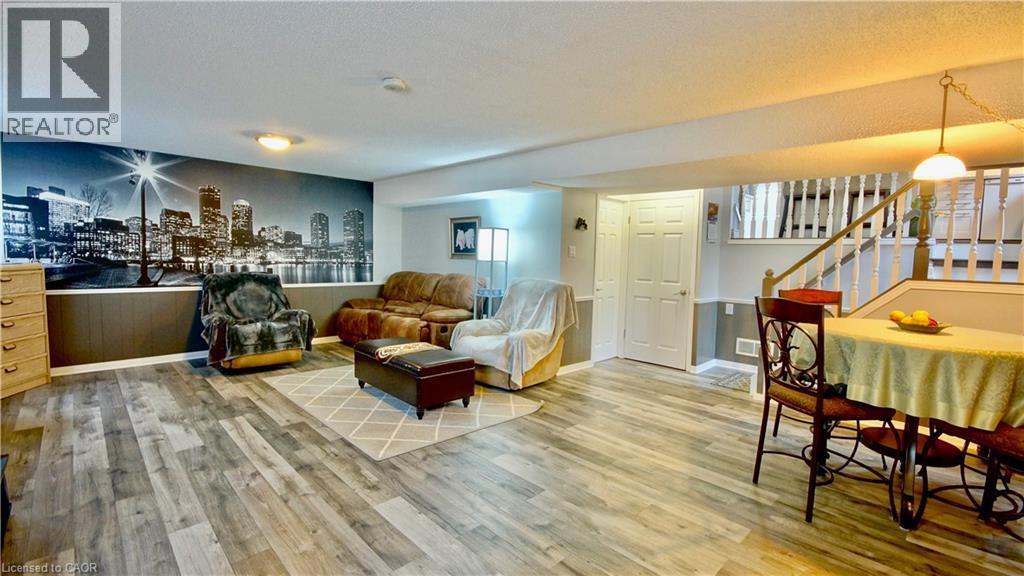 Photo 22 of 40 Lyton Crescent, Stoney Creek ON