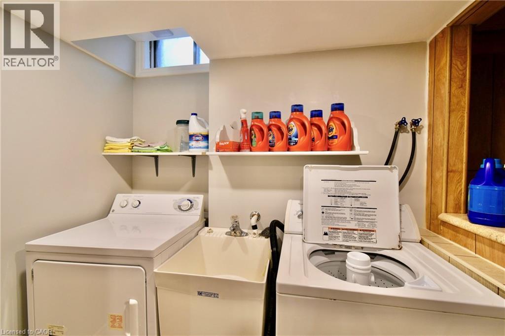 Photo 24 of 40 Lyton Crescent, Stoney Creek ON